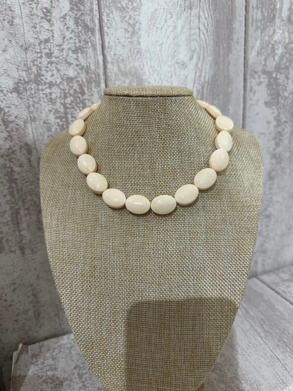Collares